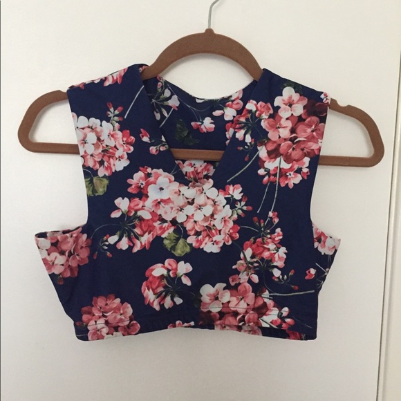 Floral cropped bralettish top - Picture 3 of 3